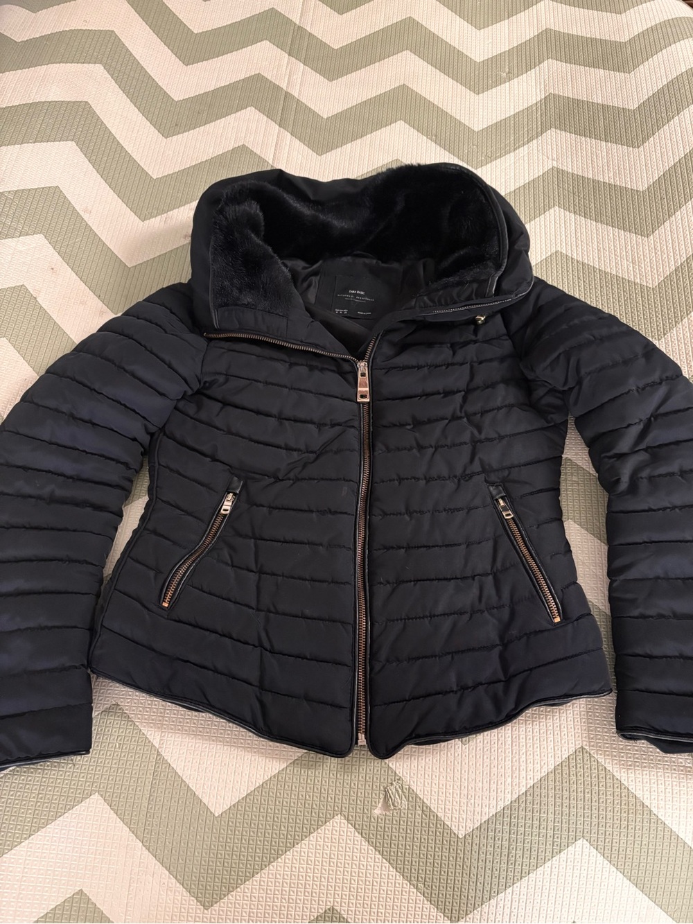 Women’s Medium Black Quilted Puffer Jacket with Faux-Fur Collar and hoodie